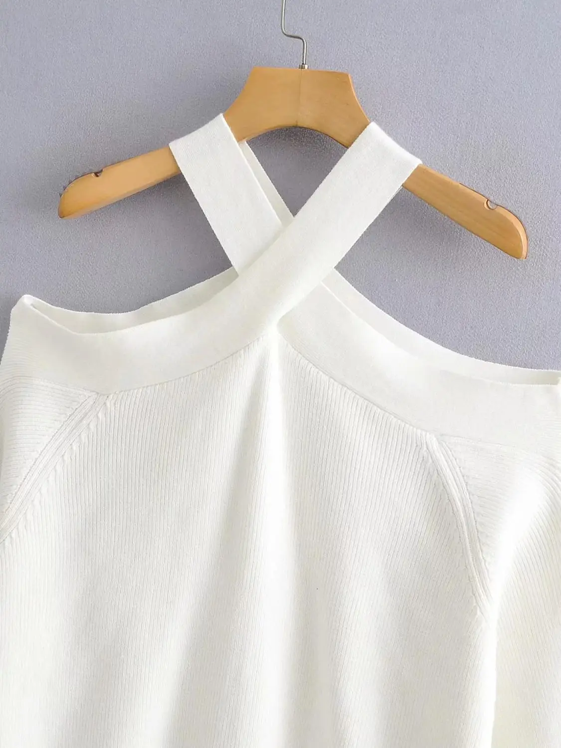 Женский вязаный свитер Luzuzi Повседневный пуловер с лямкой на шее и открытыми