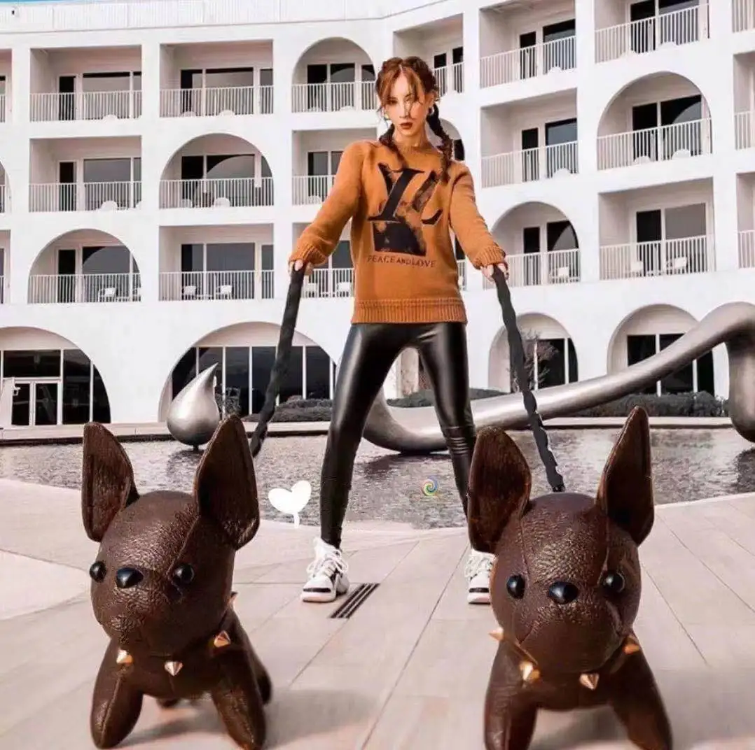 

New Luxury Old Flower Letter French Bulldog Keychain Bag Charm Pendant Car Keyring Best Gift For Friend High Quality Accessories