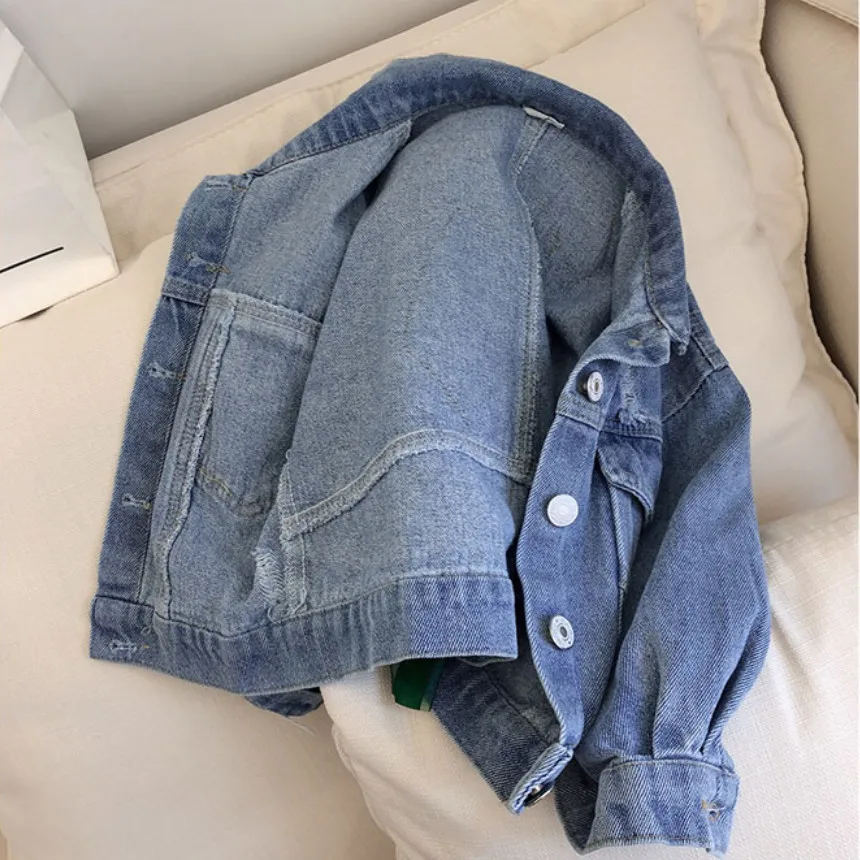 Детская джинсовая куртка с цветочной вышивкой на весну/осень