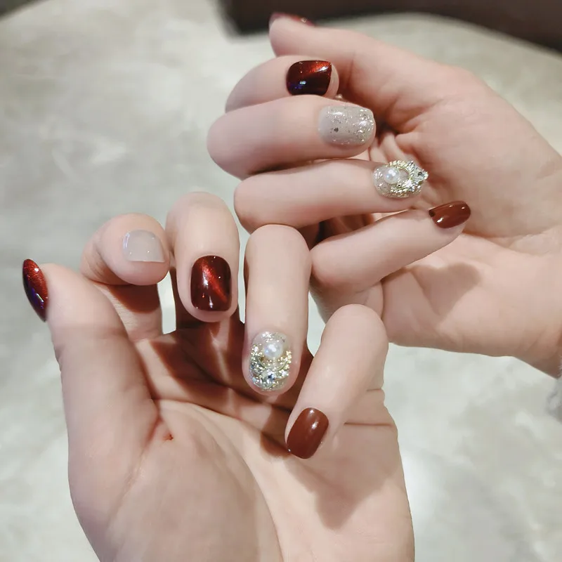 

24pcs Red Cat's Eye Gold foil Wear Short Paragraph Fashion Manicure Patch False Nails Save Time Wearable Nail Patch STTX889