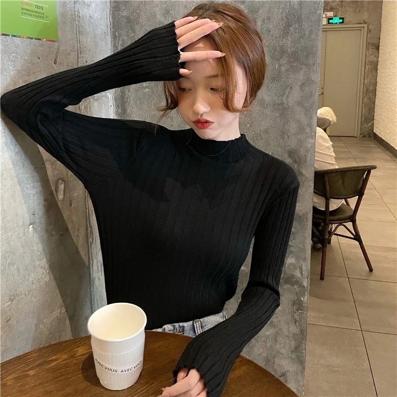 

Женский свитер с воротником средней длины, на осень и зиму