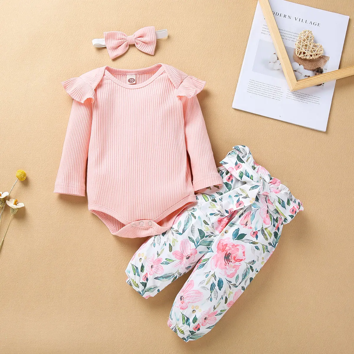 

Модный весенне-осенний стильный детский комбинезон в полоску с принтом