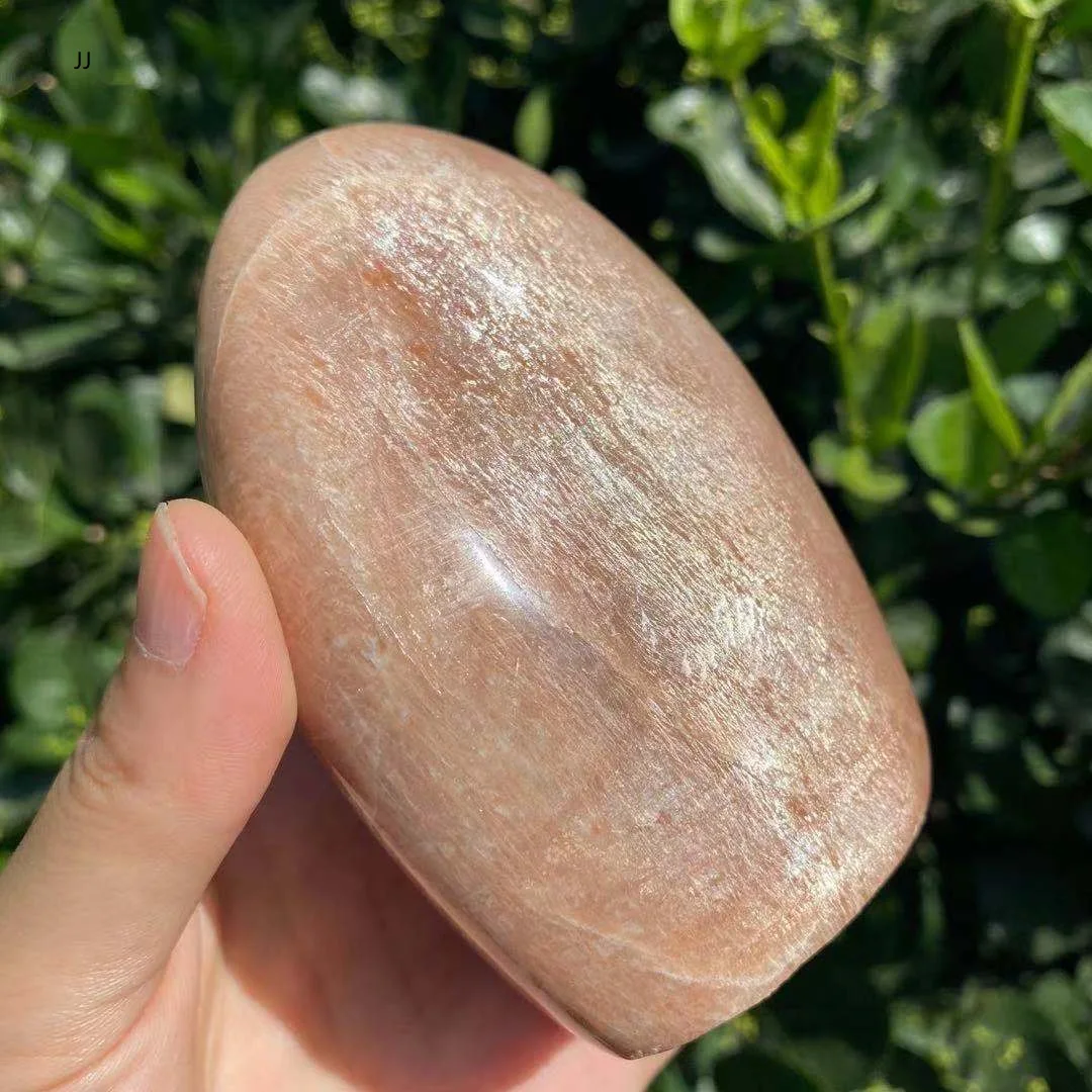 

Natural red moonlight crystal quartz crystal stone,colored stone, desk decoration,office furnishings evil stone.Miniascape stone