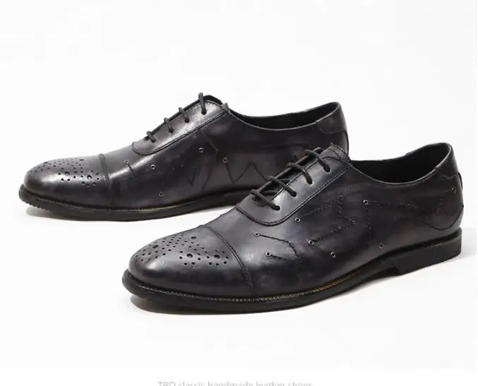 2 цвета мужские туфли в деловом стиле с круглым носком и резным узором Лидер