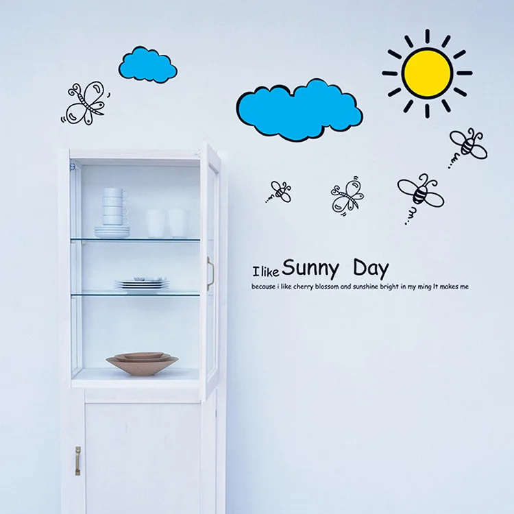 С абстрактным рисунком в виде солнца белые облака пчелы солнечный день