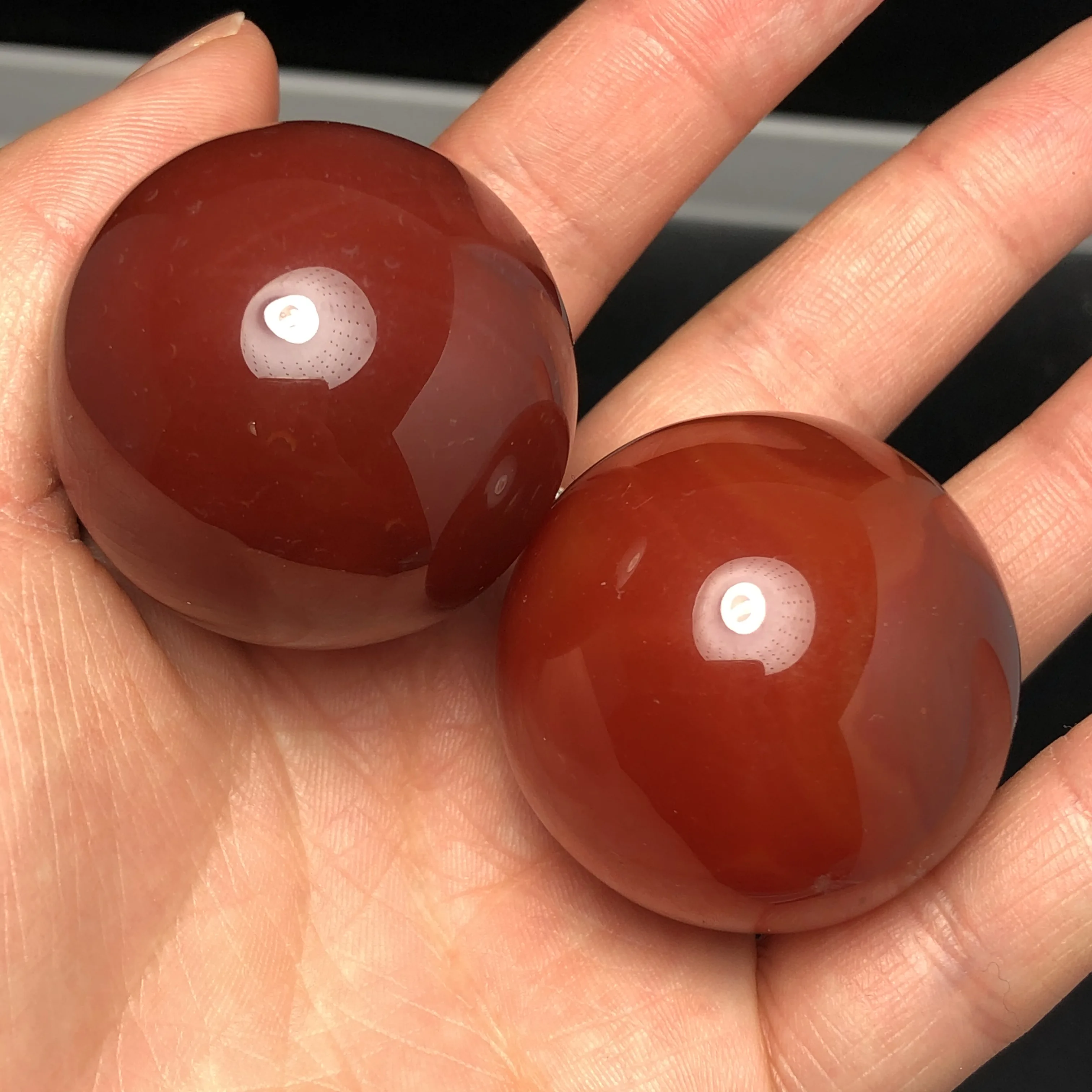 

AAAAA+natural red agate crystal balls healing Furniture decoration 1pc