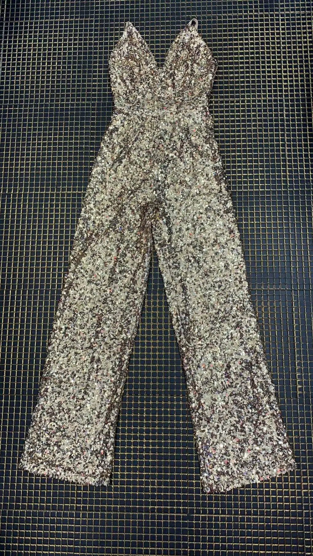 Женский комбинезон на бретелях-спагетти вечерний Облегающий с золотыми