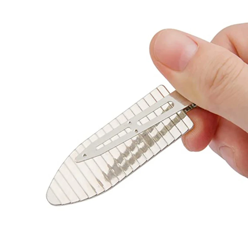 Металлическая заколка без швов с бриллиантами для волос женская с камнями по бокам и фиксацией для стилистов в виде листа.