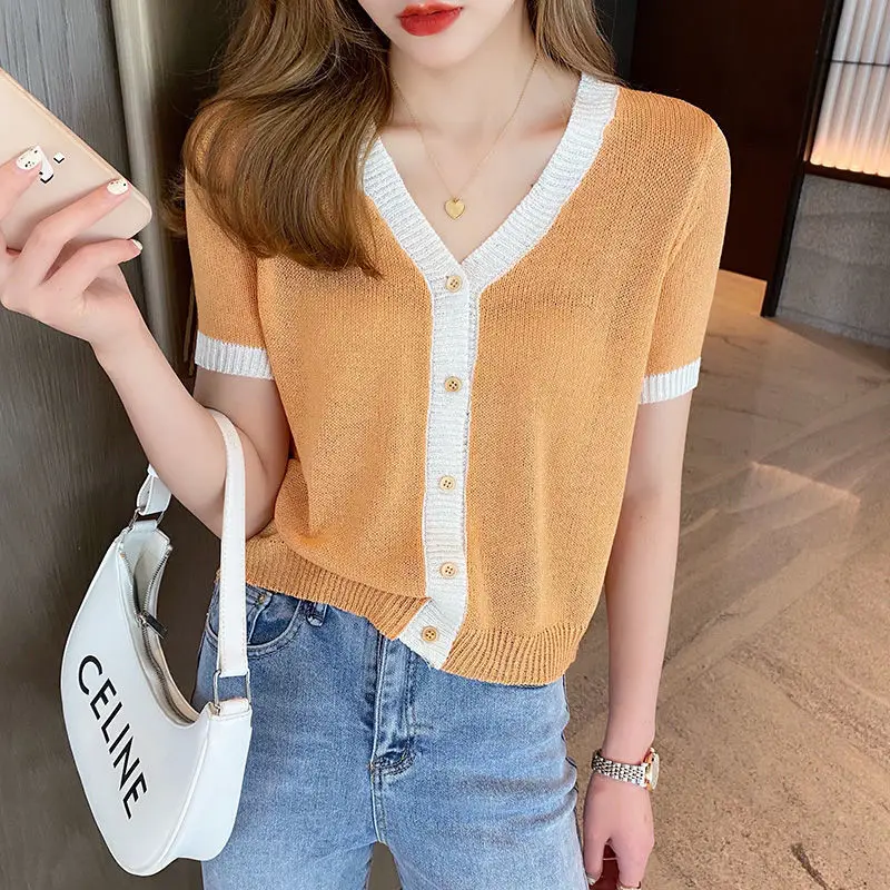 

Ice silk knitted V-neck short sleeve T-shirt for female 2021 summer new loose design small number of button short top for female