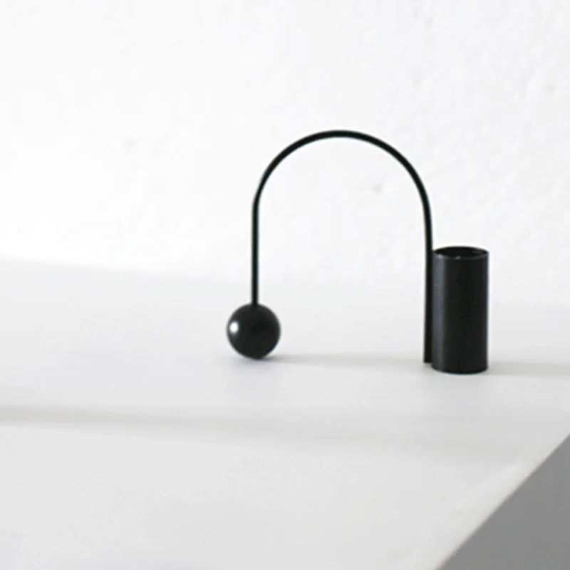 Скандинавский минималистичный черно золотой геометрический подсвечник Дания