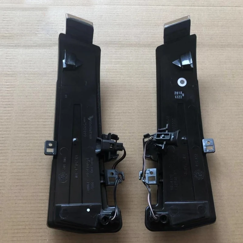 Боковой указатель поворота зеркала заднего вида LH / RH для Benz W204 W212 W221 E280 E300 C180 C200 S350