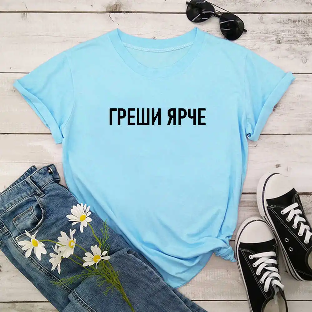 

Женская футболка с коротким рукавом, круглым вырезом и принтом