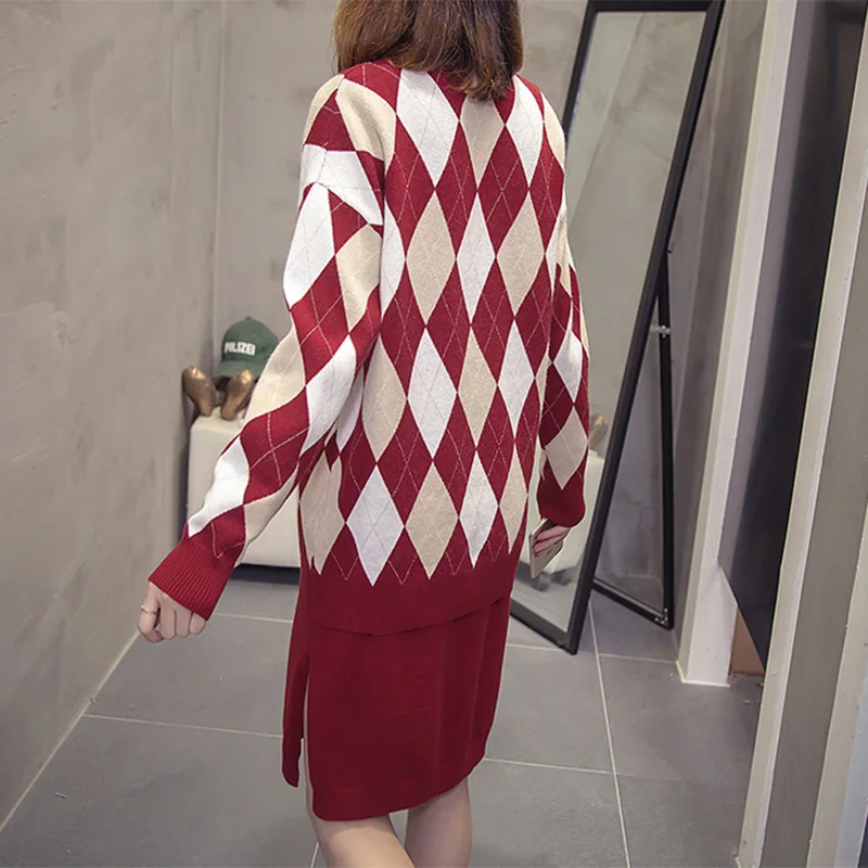 Женский костюм из 2 предметов свободный свитер со стразами и платье без рукавов