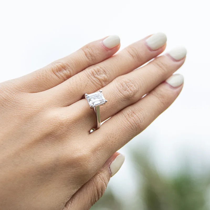 Обручальное кольцо из серебра 925 пробы с изумрудной огранкой 7*9 мм 2 0 карата