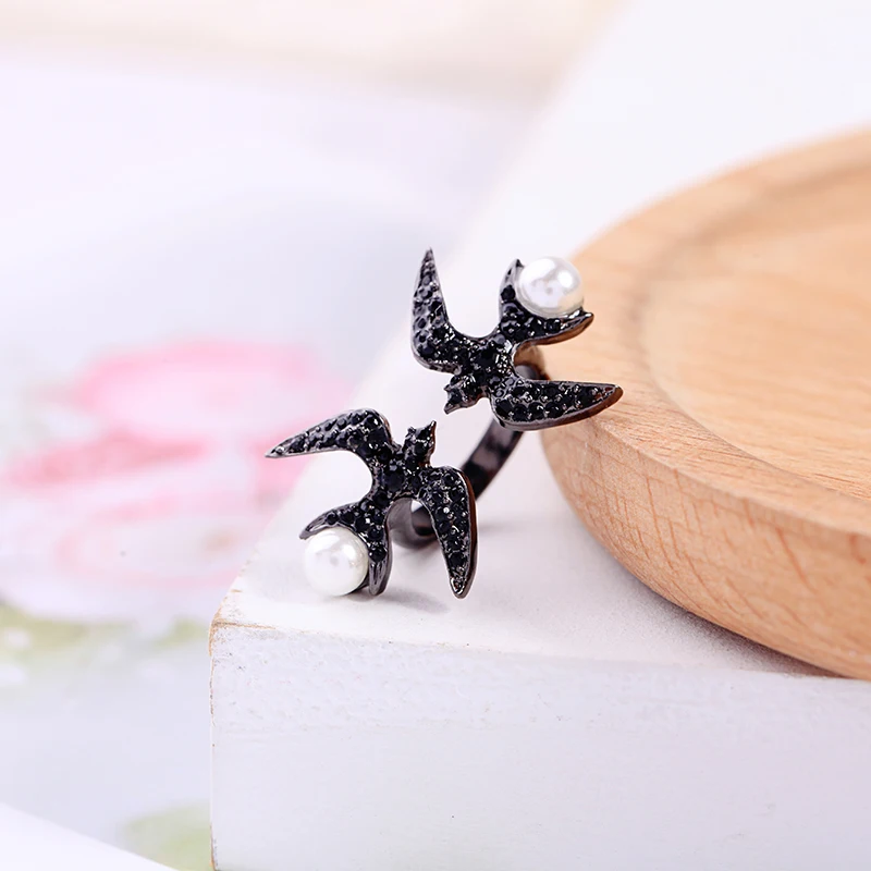 Изысканные кольца на палец с имитацией жемчуга кристаллами серебряного цвета и