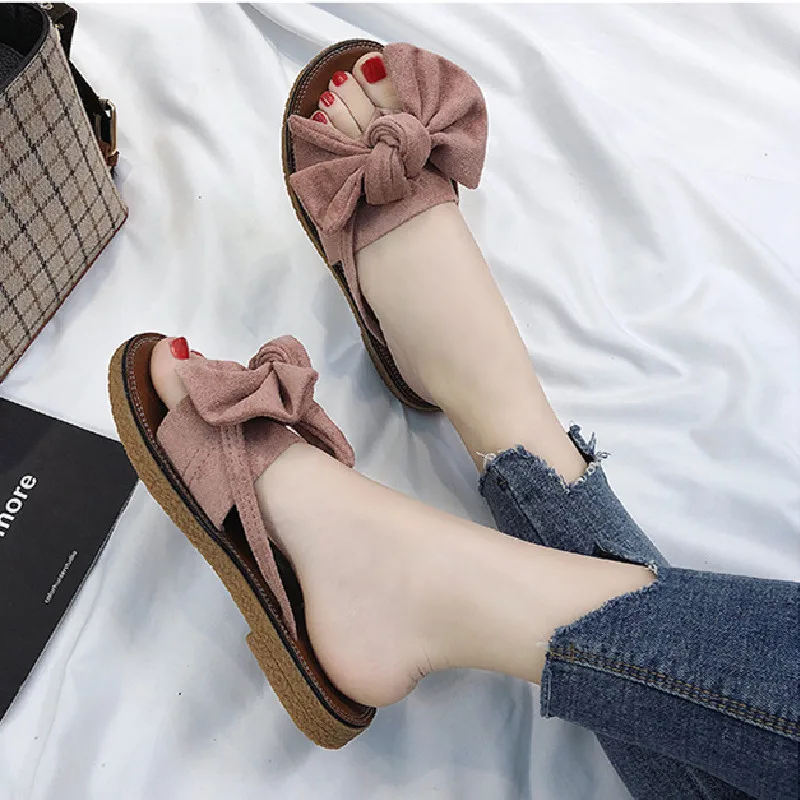 

Flip-flops with a versatile flat bow for summer 2021