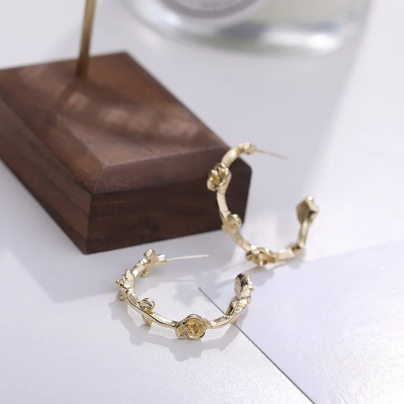 

Simple Vintage Rose Flower Hoop Earrings For Women 2020 New Sweet Open Round Circle Earrings Wedding Party Jewelry Bijoux