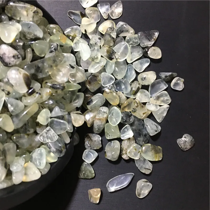 Натуральный гравировальный Камень Пренит 50 г/100 г/1000 г 7-12 мм зеленый с кристаллами