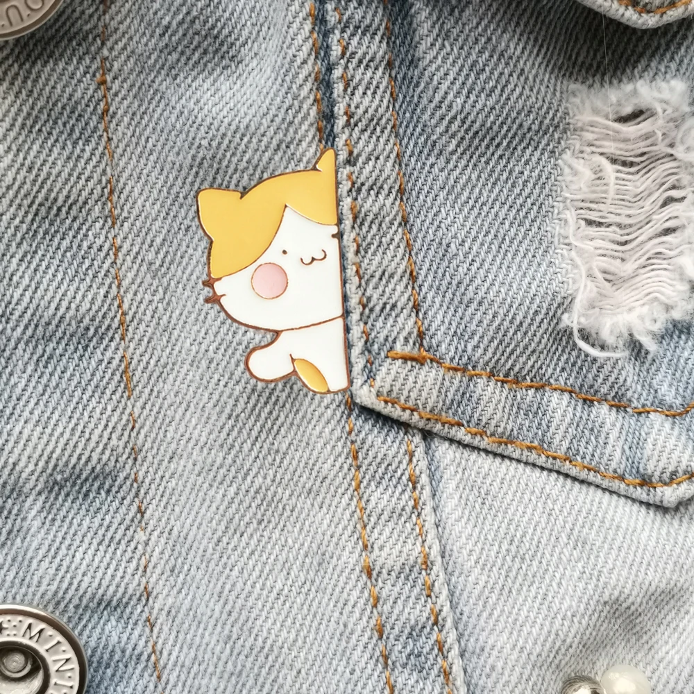 

Animal Enamel Brooches Cute Cat Pins For Backpacks Clothes jeans Beautiful Badges Jewelry Gift Wholesale