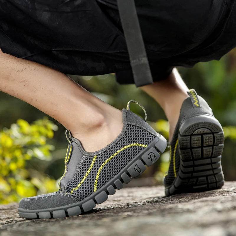 

New Four Seasons Comfortable Breathable Mesh Sneakers Soft Lightweight Outdoor Walking Shoes Men's Fashion Casual Shoes