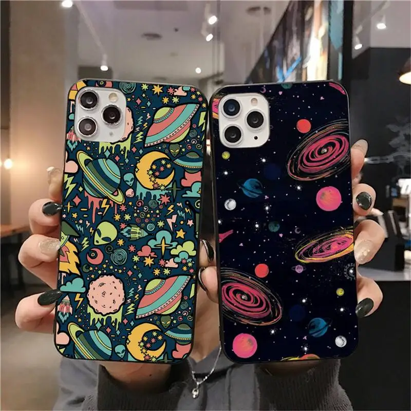 

YJZFDYRM Cosmonaut Earth Alien Painted Phone Case for iPhone 11 pro XS MAX 8 7 6 6S Plus X 5S SE 2020 XR case