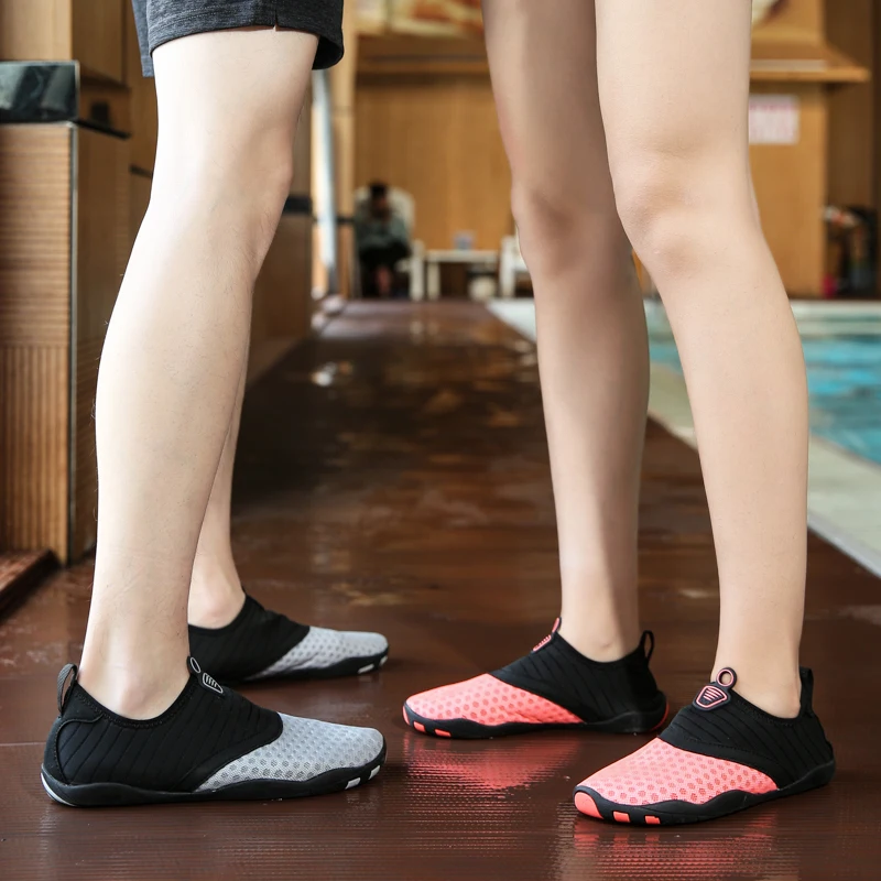 

R.xjian latest men's and women's beach sandals a multi-purpose couple model non-slip breathable comfortable water sports shoes
