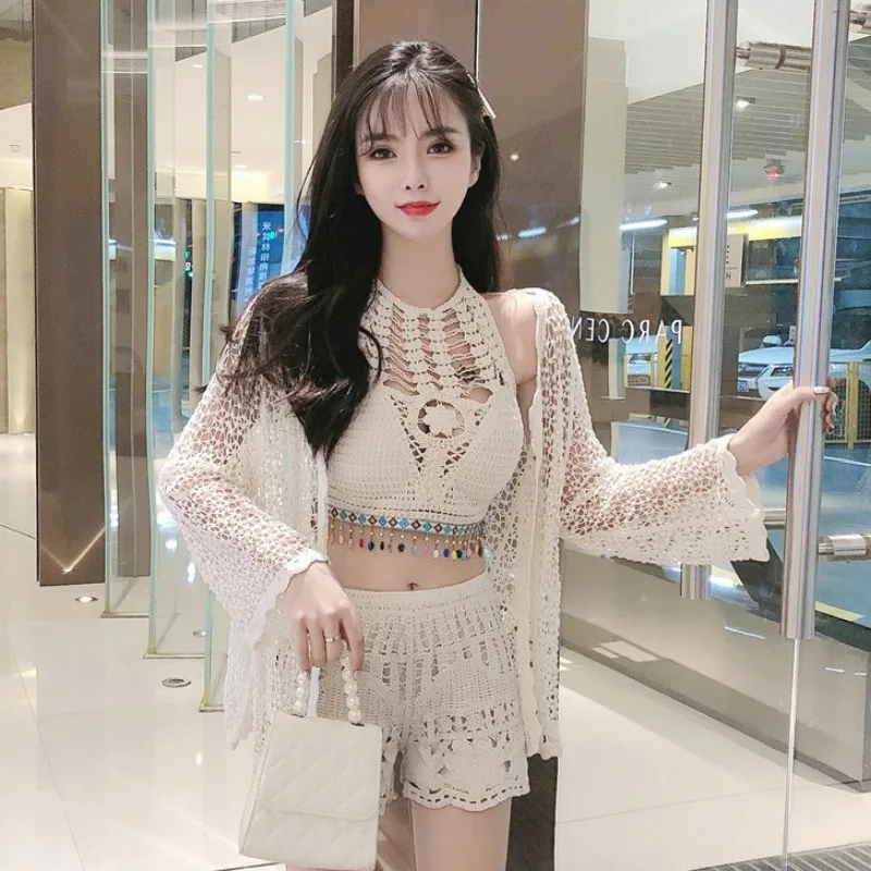 

Set 2021 new hanging neck lace fringed tube top + hollow sun protection jacket + high waist lace chain link shorts