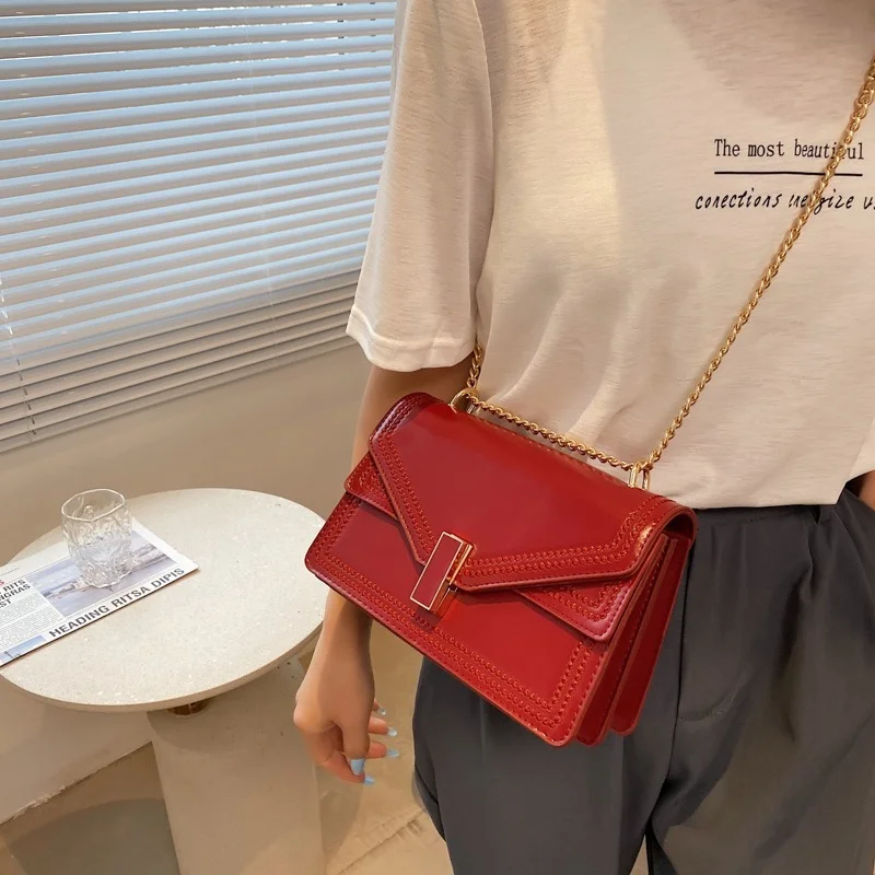 

High-quality ladies one-shoulder messenger bag 2021 new Korean version of the chain underarm handbags popular net red lock bag