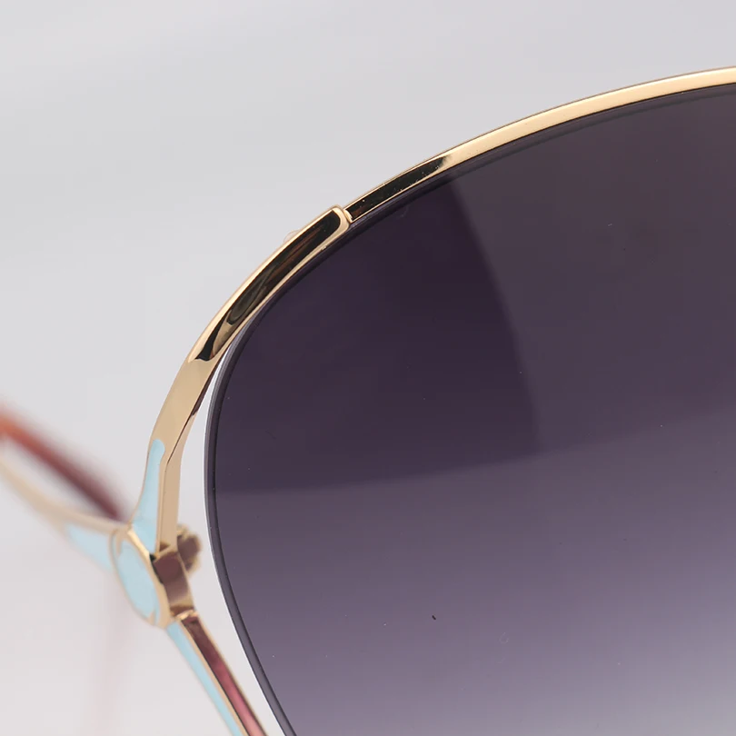 Овальные золотые металлические солнцезащитные очки женские серые затененные