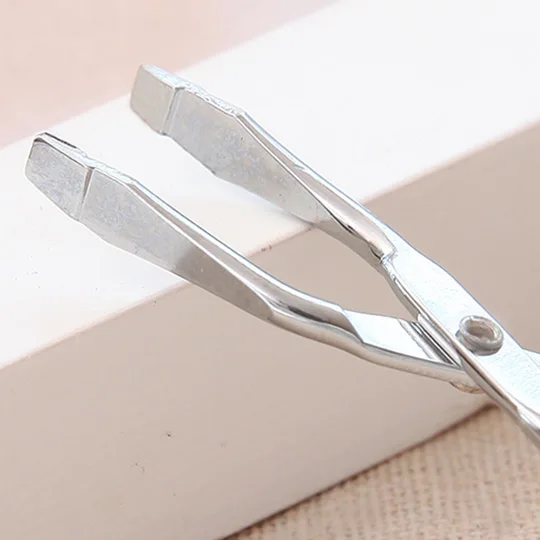 

eyebrow tools Eyelash Tweezers Female Stainless Steel Eyebrow Folder Make Up Tools Makeup Scissors Forceps Pull The Eyebrows