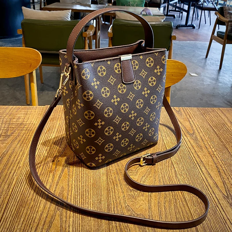 

Модная дамская сумочка в стиле ретро с принтом для дальнозоркости, новинка 2021, темпераментная универсальная вместительная простая сумка-ме...