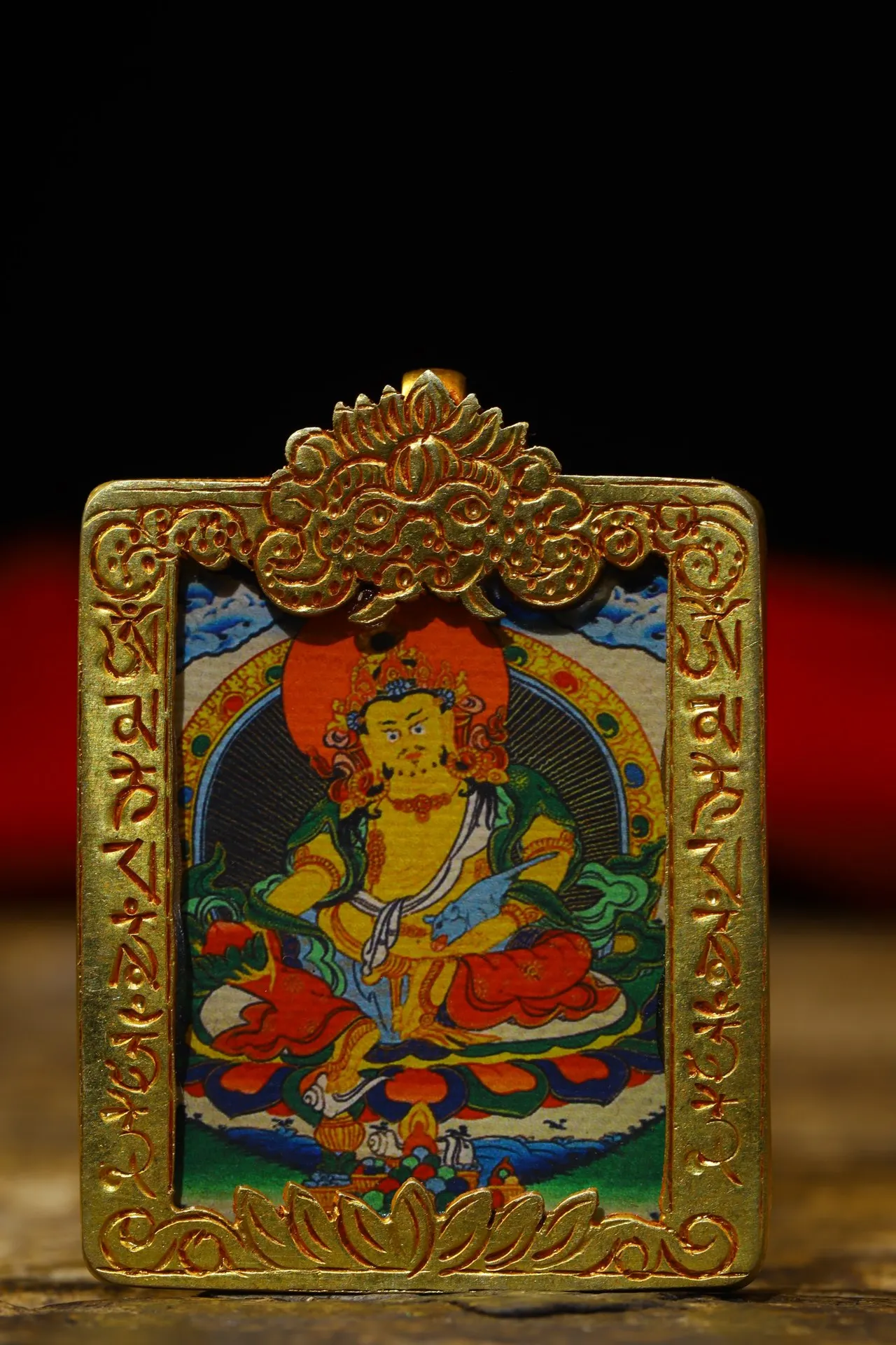 

2"Tibet temple Old Bronze Gilt Thangka Yellow God of Wealth Buddha Amulet Pendant Town House Exorcism Ward off evil spirits