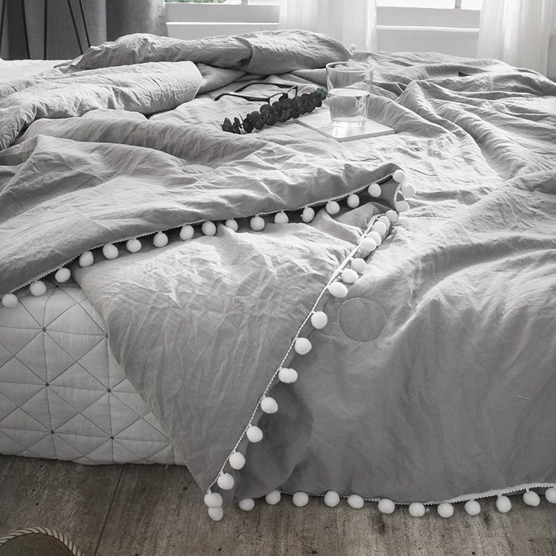 Japan Style Super Soft Summer Quilts With Lace Solid Color Mechanical Wash Hotel Comforters For Bed