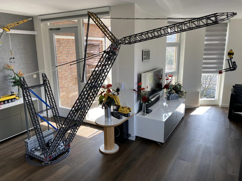 

Small particle technology building block MOC remote control assembly toy model high difficulty giant crane rotating disc crane