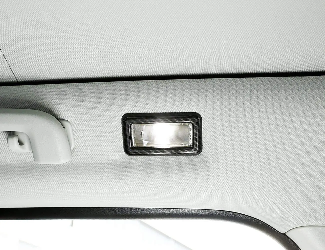 

for Land Rover Discovery Sport 2015-2019 Jaguar F PACE X761 Carbon Fiber Style Rear Roof Light Decorative Frame Trim