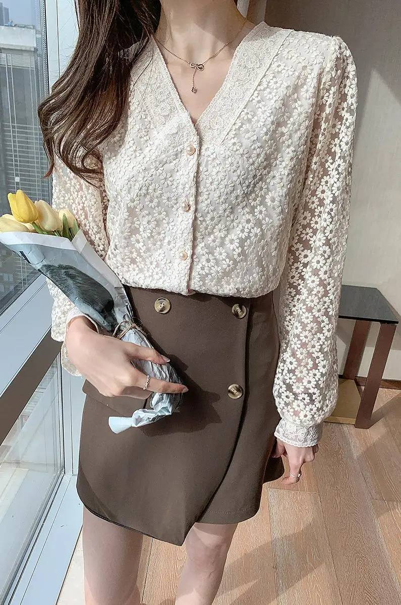 

COIGARSAM Full Shirt Womens tops New Spring Lantern Sleeve V-Neck Women shirts Apricot 5220