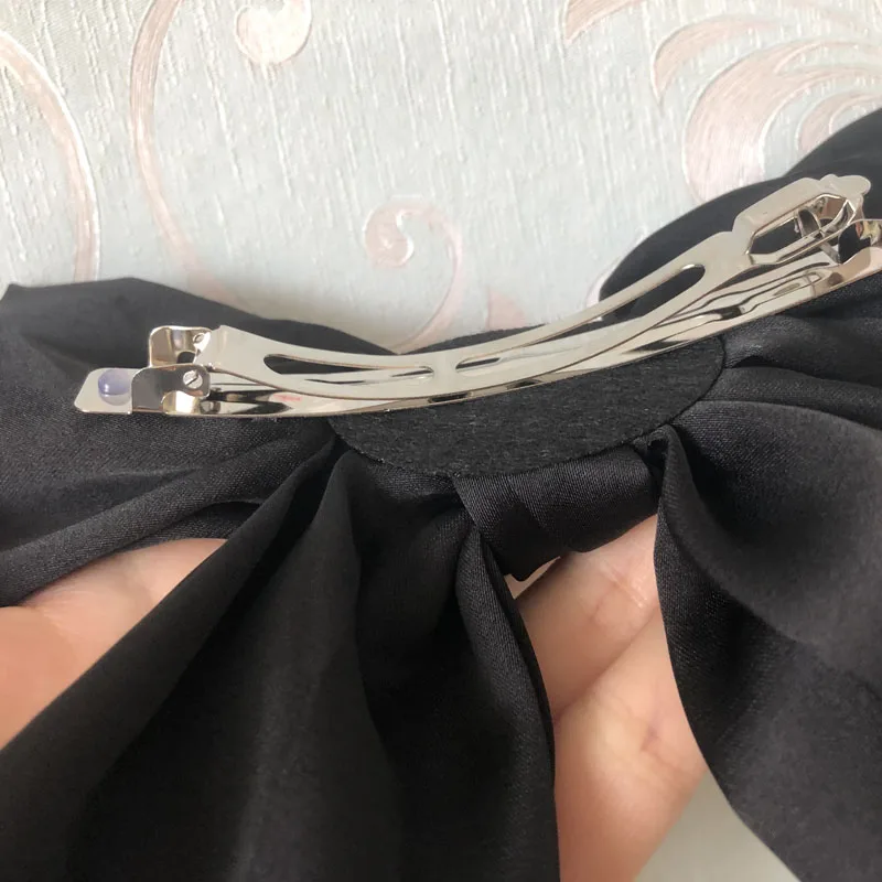 Резинка для волос с большим бантом женская атласная двухслойная бабочкой