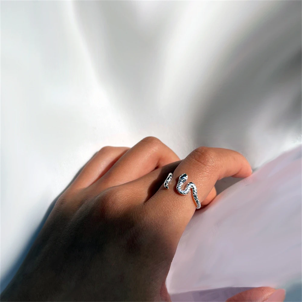 

2021 New Geometric Irregular Snake-Shaped Opening Ring Ladies Design Personality Fashion Net Red Temperament Jewelry