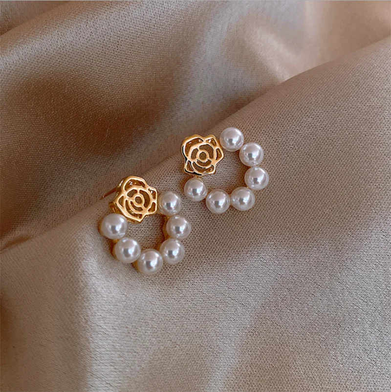 

Korean Petal Pearl Temperament Net Red Female Small and Wild Fashion Stud Earrings Best Gift