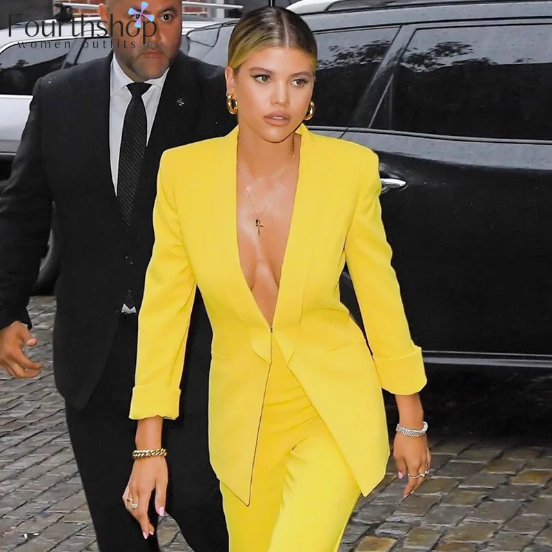 Женский брючный костюм из 2 предметов повседневный с желтым пиджаком на осень и