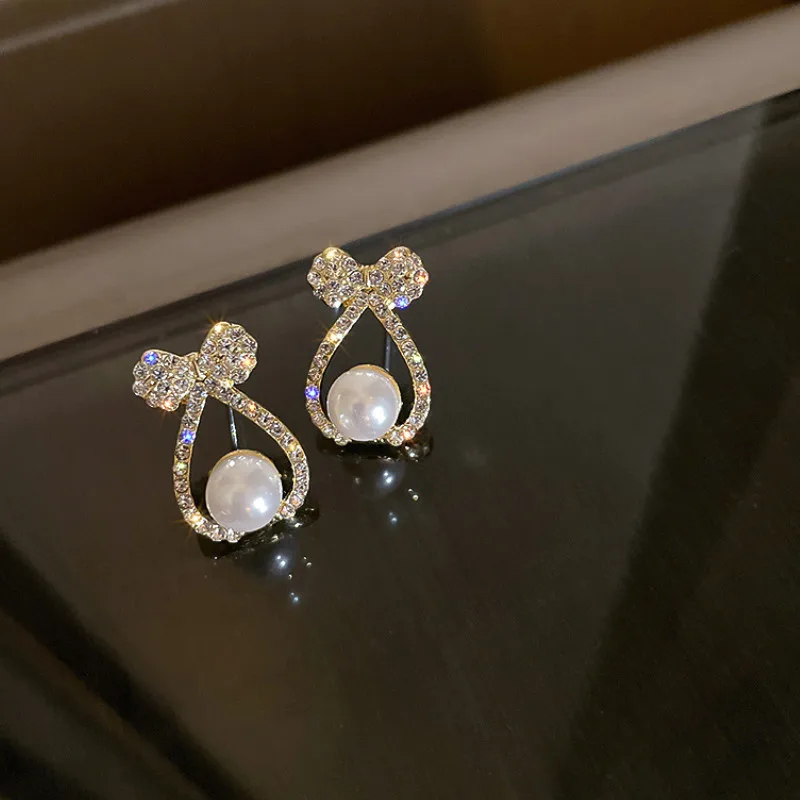 

Fashion Creative Personality Diamond Bow Stud Earrings Pearl Female Earrings Romantic Temperament Design Earrings Wholesale