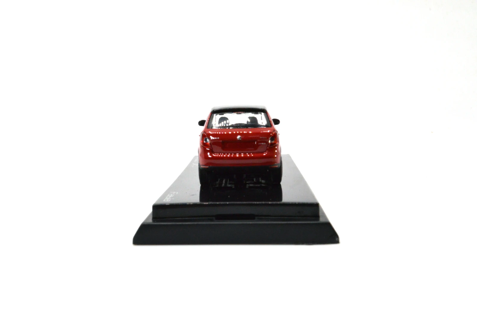 Новинка 2015 г. красная Игрушечная машина Skoda Fabia в масштабе 1:64 масштаб 1 64