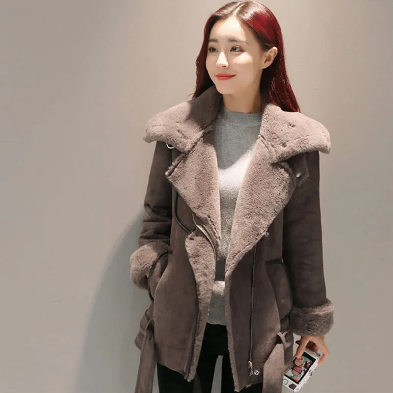 Утепленная куртка зимнее облегающее пальто женская замшевая верхняя одежда из