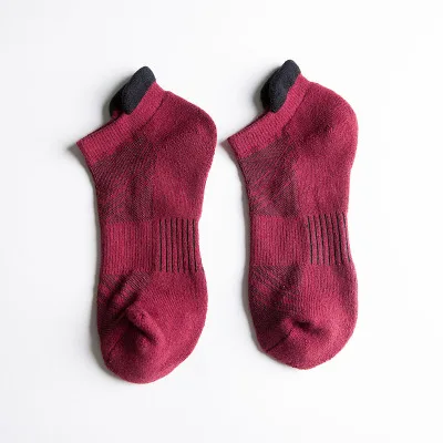 red Мужские носки, белые, черные, серые короткие однотонные тонкие носки-лодочкой для мужчин, спортивные невидимые мужские хлопковые носки, европейские размеры 39-45, Meias - Цвет: red