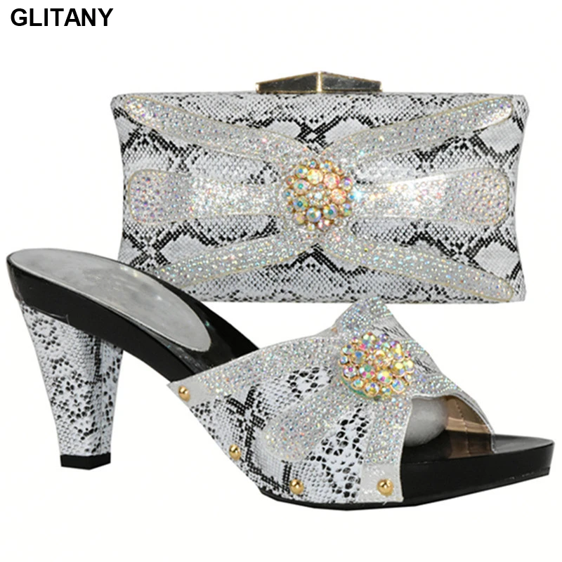 Новейшие зеленые итальянские туфли с подходящей сумкой обувь и подходящая сумка