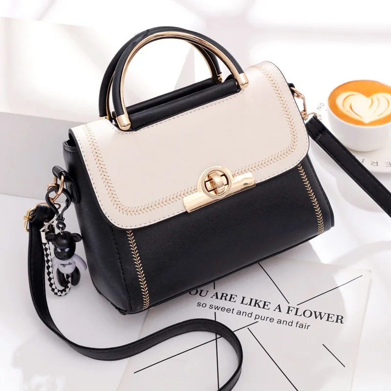 

Women Designer Ladies Leather flap Shoulder Dinner Chain bag