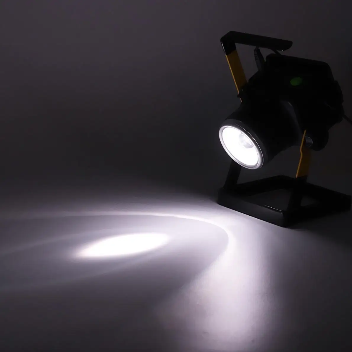 

IP65 30W LED Floodlight Portable Rechargeable Work Emergency led flood light for Traveling Camping Fishing Outdoor Spotlight