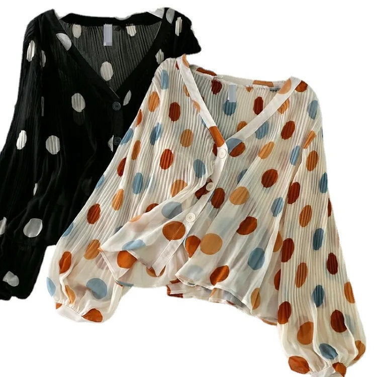 

2021 new fairy V-neck pleated spot sunscreen shirt women's Hong Kong Style foreign style loose and thin chiffon shirt with