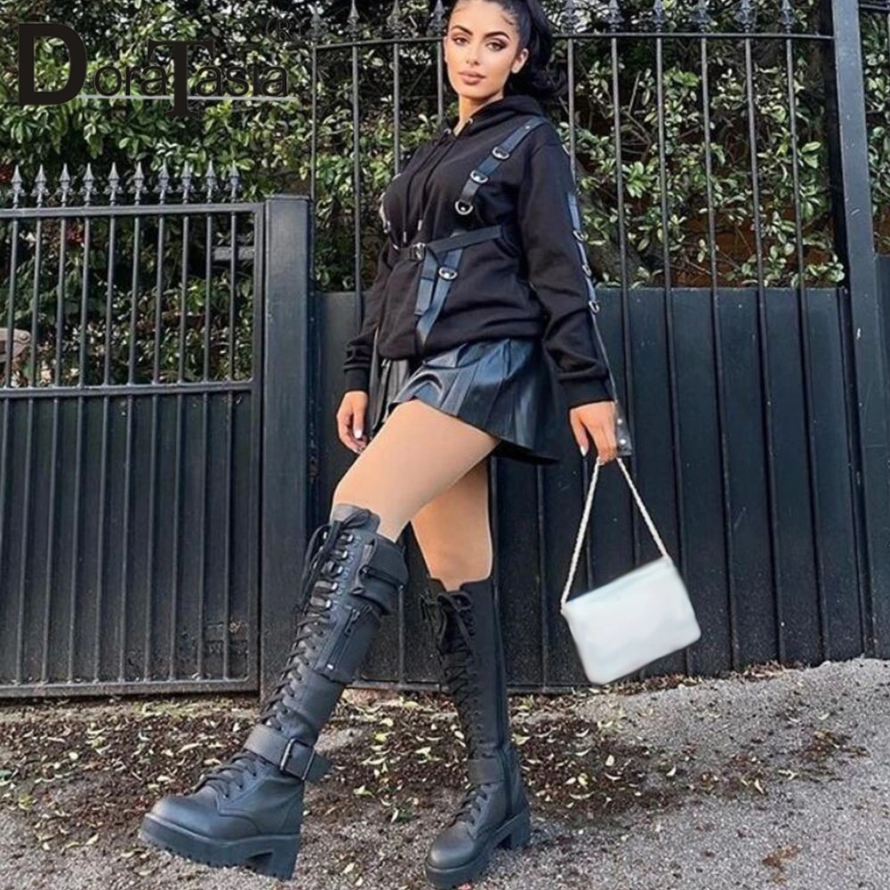 Новые Брендовые женские туфли на не сужающемся книзу высоком массивном каблуке