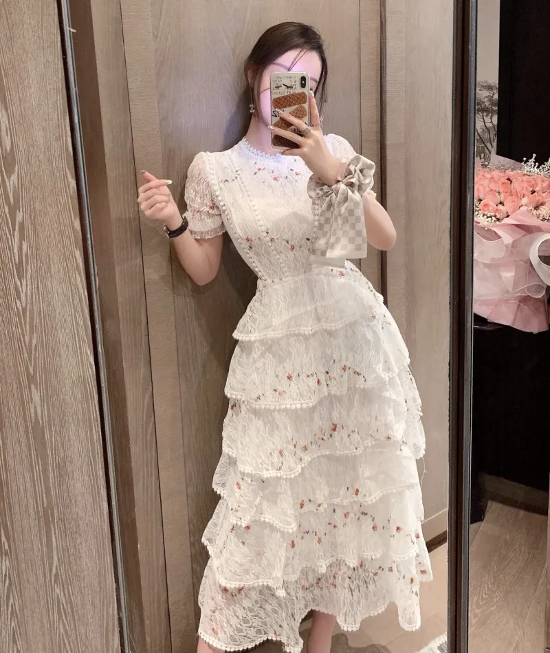 

High Quality Long Lace Women Dress Runway Spring Summer Short Sleeve Patchwork Cake Dress Vintage Embroidered flowers Dress